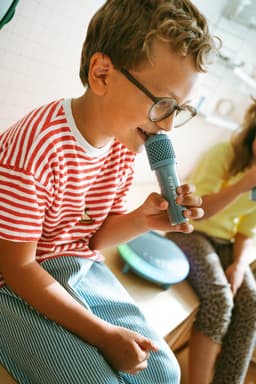 KIDYWOLF KIDYKARAOKE – Draagbare Karaoke Speaker met 2 Draadloze Microfoons, Lichteffecten en Bluetooth - Blauw - 5+ — thumbnail 3