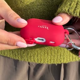 xoxo Wildhearts siliconen hoesje geschikt voor AirPods 3 - Silicone Case (Burgundy) - Beschermhoes met clip - Optimale bescherming - Bordeaux Rood — thumbnail 4