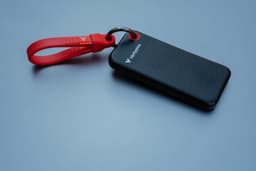 Draagbare SSD 2TB USB 3.2 Gen 2 Compact Extern Opslagapparaat Zwart/Rood — thumbnail 4