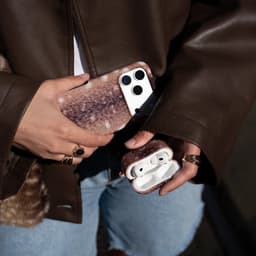 xoxo Wildhearts hoesje geschikt voor AirPods 4 - Bambi Bliss - Ook als telefoonhoesje verkrijgbaar - schokbestendige case - koptelefoonhoes - Hoesje met dierenprint - Hert - Bruin — thumbnail 2