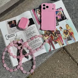xoxo Wildhearts hoesje geschikt voor AirPods Pro 3 - Bubble Blush - Ook als telefoonhoesje verkrijgbaar - Schokbestendige wavy case - Koptelefoonhoesje - Beschermhoes met golvend design - Roze — thumbnail 4