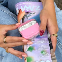 xoxo Wildhearts hoesje geschikt voor AirPods 3 - Bubble Blush - Ook als telefoonhoesje verkrijgbaar - Schokbestendige wavy case - Koptelefoonhoesje - Beschermhoes met golvend design - Roze — thumbnail 3