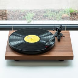 Pro-Ject Debut E Carbon Phono Platenspeler – Voorversterkt – Carbon Toonarm – HiFi LP Speler – 33/45/78 RPM – Walnoot — thumbnail 3