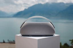 Harman Kardon Go + Play 3 - Premium Bluetooth Speaker - Design Luidspreker met Handgreep - Krachtige Bas & High-Fidelity Geluid - Draagbare Home Speaker - Grijs — thumbnail 5