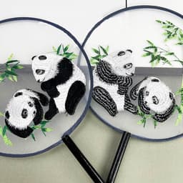 Handventilator Chinese Stijl - Panda Ventilator - Koelte Bieden - Dubbelzijdig Borduurwerk - 35.5 cm Lengte - Kleurrijk — thumbnail 1