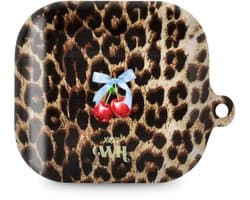 xoxo Wildhearts hoesje geschikt voor AirPods 5 - Cherry Wild - Ook als telefoonhoesje verkrijgbaar - schokbestendige case - koptelefoonhoes - Beschermhoes met met tijgerprint / luipaardprint - kers print - dierenprint hoesje - kersen panterprint