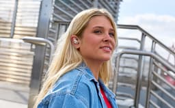 JBL Live Buds 4 – Draadloze Oortjes met Noise Cancelling – Smart Case met Touchscreen - Earbuds Bluetooth – 40 uur – Waterdicht – IP55 - Champagne/Beige — thumbnail 5