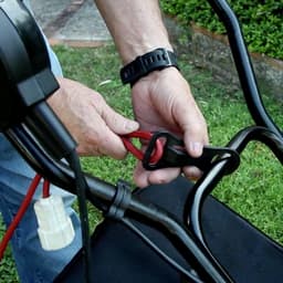 Benzine Grasmaaier Krachtige Motor Voor Middelgrote Tuinen — thumbnail 2