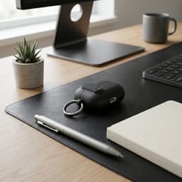 Luxe beschermhoes voor AirPods Pro 3 – Minimalistisch design met sleutelring (Zwart) — thumbnail 3