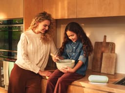 Harman Kardon Luna 2 - Portable Bluetooth speaker - Draadloze Muziek Box - Met Sfeerverlichting - Beige/Sand — thumbnail 5