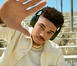 Bose QuietComfort Headphones — thumbnail 4