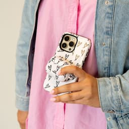xoxo Wildhearts hoesje geschikt voor AirPods Pro 3 - All Yours - Glossy - Ook als telefoonhoesje verkrijgbaar - schokbestendige case - koptelefoon hoesje - Glimmend - Beschermhoes met hartjesprint - hartjes - Beige - Zwart — thumbnail 2