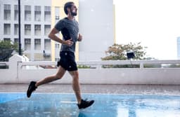 JBL Endurance Run 3 USB-C - Sport Oordopjes voor iPhone 15, 16 & 17 - Bedrade In-ear met FlipHook - USB-C Headset met Microfoon - IP65 Zweetbestendig - Hardlopen & Fitness - Wit — thumbnail 5