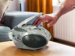 Lenco SCD-24 Transparant - Draagbare CD Speler met FM Radio - Stereo Boombox - Werkt op Netstroom en Batterijen — thumbnail 5