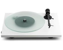 Pro-Ject T1 EVO BT OM10 Platenspeler - Ingebouwde Voorversterker - Bluetooth Verzender - Handgemaakt - Plug & Play - Wit