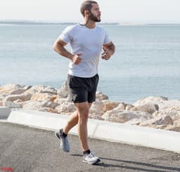 EarHackz® Titan - Draadloze Oortjes - Sport Oordopjes - Bluetooth Oordopjes voor Hardlopen, Fietsen en Fitness - Zwart - Waterdicht — thumbnail 4
