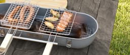 Designnest Flip Grill BBQ Gemakkelijk mee te nemen barbecue met draaibare roosters en geïntegreerde snijplank — thumbnail 4
