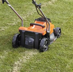 BLACK+DECKER 2x 18V 2.5Ah 33cm Grasmaaier inclusief accu en lader, 35L opvangbak - BCMW3318L2-QW — thumbnail 2