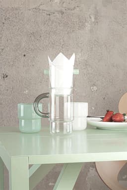 Slow Coffee / Drip Koffie Maker. Stapel glazen van Maarten Baptist vier glazen + koffie filter houder en 100 papiere koffie fiters en een borosilicaat glazen kannetje. — thumbnail 5