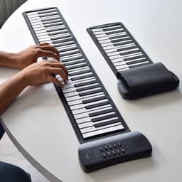 MikaMax Oprolbaar Keyboard – Digitale Piano – 61 Toetsen – 16 Instrumenttonen – Opname Functie –  Ingebouwde Luidspreker – Incl. Opbergtas – Roll Up Keyboard — thumbnail 1