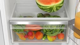 Bosch KIL32VFE0 - Serie 4 -Inbouw koelkast met vriesvak 102.1 x 54.1 cm - Vlakscharnier -Multi Box XXL: een extra ruime lade voor groente en fruit - Led verlichting - SuperKoelen koelt nieuwe etenswaren in de koelkast sneller — thumbnail 4