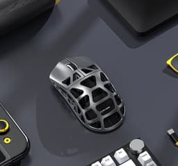 ATTACK SHARK R3 - Draadloze Gaming Muis - PAW3395 - Ultralichte(46g)- Wired/2.4G/BT5.1 - 26000DPI - Magnesium Alloy — thumbnail 4
