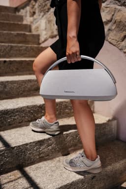 Harman Kardon Go + Play 3 - Premium Bluetooth Speaker - Design Luidspreker met Handgreep - Krachtige Bas & High-Fidelity Geluid - Draagbare Home Speaker - Grijs — thumbnail 4