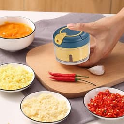 Mini Keukenmachine - Handmatige Hakker - Groenten Snijden - Veilig & BPA-vrij - 9 cm Hoog - Geel Blauw — thumbnail 4