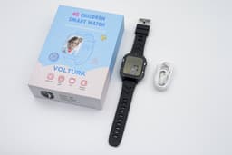 Voltura Smartwatch Kinderen - GPS Horloge Kind Met Simkaart - GPS Tracker - Kinder Smartwatch - Smartwatch Android - 4G - Videobellen - HD Camera - SOS-Knop - Whatsapp en SMS - Elke polsmaat - Nederlands - Incl. Simkaart - Zwart — thumbnail 4