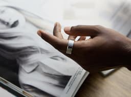 ULTRAHUMAN Ring AIR – Smart Ring | Geen maandabonnement | Bepaal eerst de juiste maat met de Sizing Kit | Slaaptracker - Hartslagmeter - Fitnesstracker – Air Silver – Size 10 — thumbnail 5