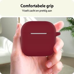 Hoesje Geschikt voor Apple AirPods 4 - Siliconen Hoes met Clip - Silicone Case Cover - Donkerrood — thumbnail 4