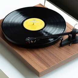Pro-Ject Debut E Carbon Phono Platenspeler – Voorversterkt – Carbon Toonarm – HiFi LP Speler – 33/45/78 RPM – Walnoot — thumbnail 4