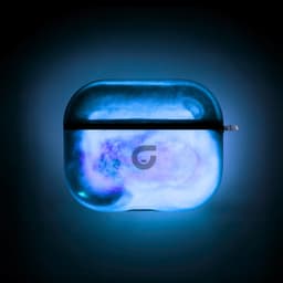 GlowsandGuards - Airpods pro 2 hoesje - Glow in the dark - Inclusief UV lampje om op te lichten - AirPods pro 2 case - Hét satisfying AirPods hoesje - AirPods Pro 2 - Blauw — thumbnail 1