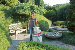 Quvo® Professionele Hakselaar Versnipperaar - Hakselaar Electrisch 60L – Takken Versnipperaar Hakselaar – 3000W – Max. Ø44mm - Incl. Wielen, Opvangzak, Duurzame Draaimessen – Heggen, Bomen en Haag -Tuinonderhoud - Veelkleurig - 53cm x 36cm x 93cm — thumbnail 4