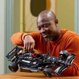 LEGO Technic Mercedes-AMG F1 W14 E Performance 42171 — thumbnail 3