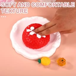 Knijp-aardbeienspeeltje, 6,5 x 6,5 cm siliconen knijpfruitspeeltje met langzame rebound voor stressverlichting op kantoor en school en om te kalmeren (rood) — thumbnail 3