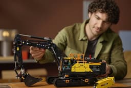 Lego Technic 42215 Volvo Ec500 Hybrid Graafmachine Bouwstenen — thumbnail 2