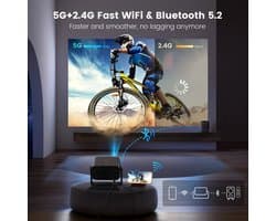Mini Beamer - Projector - Digitale projector - 145° verstelbare standaard Miniprojector met WiFi en Bluetooth - 1080P - 18000 lumen - Draagbare projector - Autofocus - Schermschaal 16:09 - Compatibel met HDMI - Stroom - USB - Zwart
