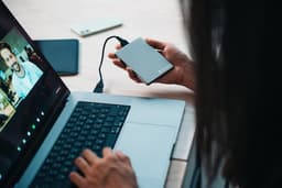 Draagbare Externe Harde Schijf 2 TB met USB 3.2 en USB-C - Space Grijs — thumbnail 3