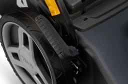 Stiga Grasmaaier Combi 748 S Benzine 2,2 Kw 155 Cm Zwart/geel — thumbnail 3