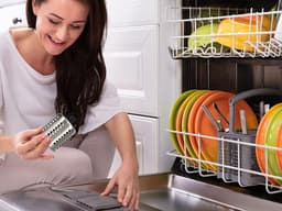 Elektrische groentesnijder - Kaasrasp versnipperaar - Keukenbereidingen vereenvoudigen - 3 verwisselbare roestvrijstalen kegels - 16 Kilogram - Zilver en Zwart — thumbnail 3