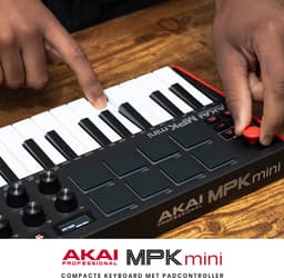 Akai Professional MPK Mini MK3 - 25 toetsen USB MIDI-keyboardcontroller met 8 verlichte drumpads, 8 knoppen, muziekproductiesoftware en Native Instruments Sound Package (NKS-integratie) — thumbnail 4