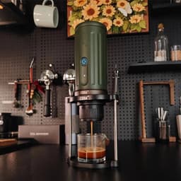 Cerapresso draagbare espressomachine - 3e gen 13500 mAh batterij - tot 8 kopjes zonder opladen - 150s tot 96°C - cups en gemalen koffie - dubbele espresso - draagbare koffiemachine - koffiemaker - reis & camping koffiezetapparaat 12 volt - CERA+ — thumbnail 5