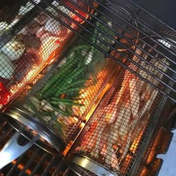 K&R Ventures® Rollende Grillmand – 30 cm RVS BBQ Grillkooi – Met Vork & Haak – Barbecue Accessoire voor Groenten, Vlees, Vis – Camping & Kamperen — thumbnail 2