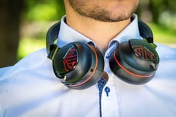 PowerLocus MoonFly Koptelefoon Over-Ear met Passief Noise Cancelling, Draadloze Hoofdtelefoon, Voice Assistant Activation - Zwart/Rood — thumbnail 3