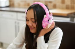 Squishmallows - Lola - draadloze kinderkoptelefoon - met pluche - microfoon - bluetooth — thumbnail 4