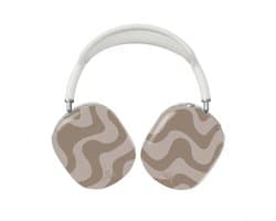 xoxo Wildhearts hoesje geschikt voor AirPods Max (2) - Ride With Me Brown - Ook als telefoonhoesje verkrijgbaar - schokbestendige case - koptelefoonhoes - Beschermhoes met met golvende print - golven - beige / bruin