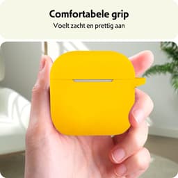 Hoesje Geschikt voor Apple AirPods 5 - Siliconen Hoes met Clip - Silicone Case Cover - Geel — thumbnail 4