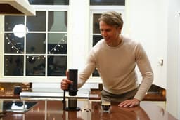 Outin - Universele koffie standaard - compatibel met de Outin Nano espressomachine - Verstelbaar in hoogte - Siliconen stootkussen voor plaatsing espressomachine — thumbnail 4