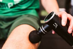 U-Sport Fittner Touch & Go - Mini Massage Gun - 5 Snelheden - AI Drukdetectie - Inclusief Beschermcase & 4 Opzetstukken - Zwart — thumbnail 4